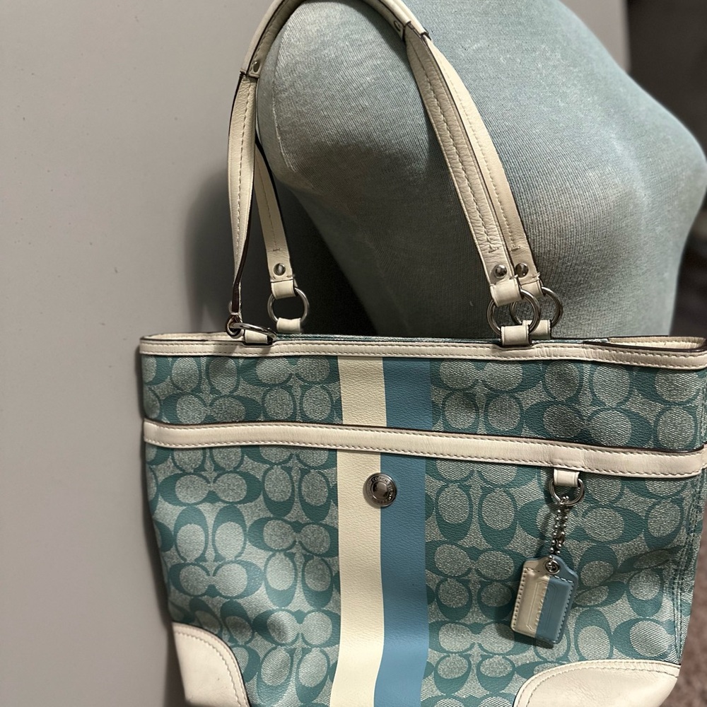 Stylish Blue and Cream Tote Bag Coach Chelsea Heritage